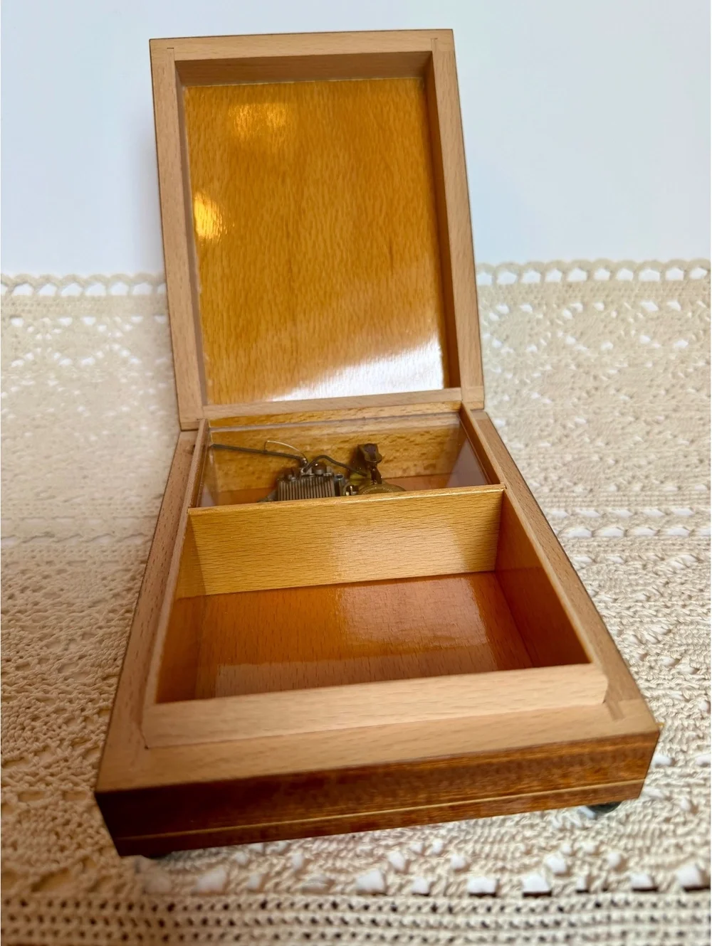 Vintage Reuge Swiss Music Box Santa Notte Christmas Carolers Wood Box